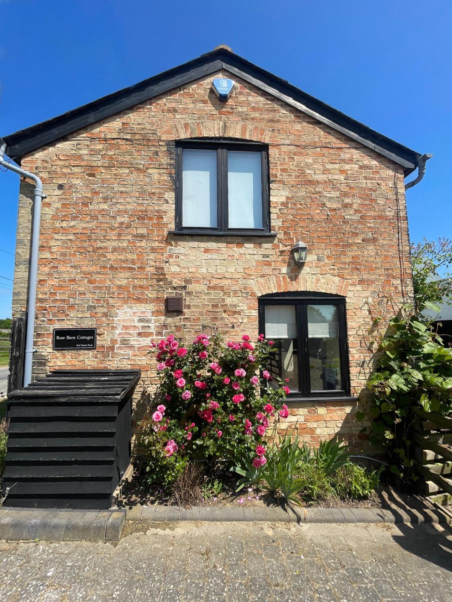 Pretty In Charming Peaceful Village - Easy Commute To - Homehost